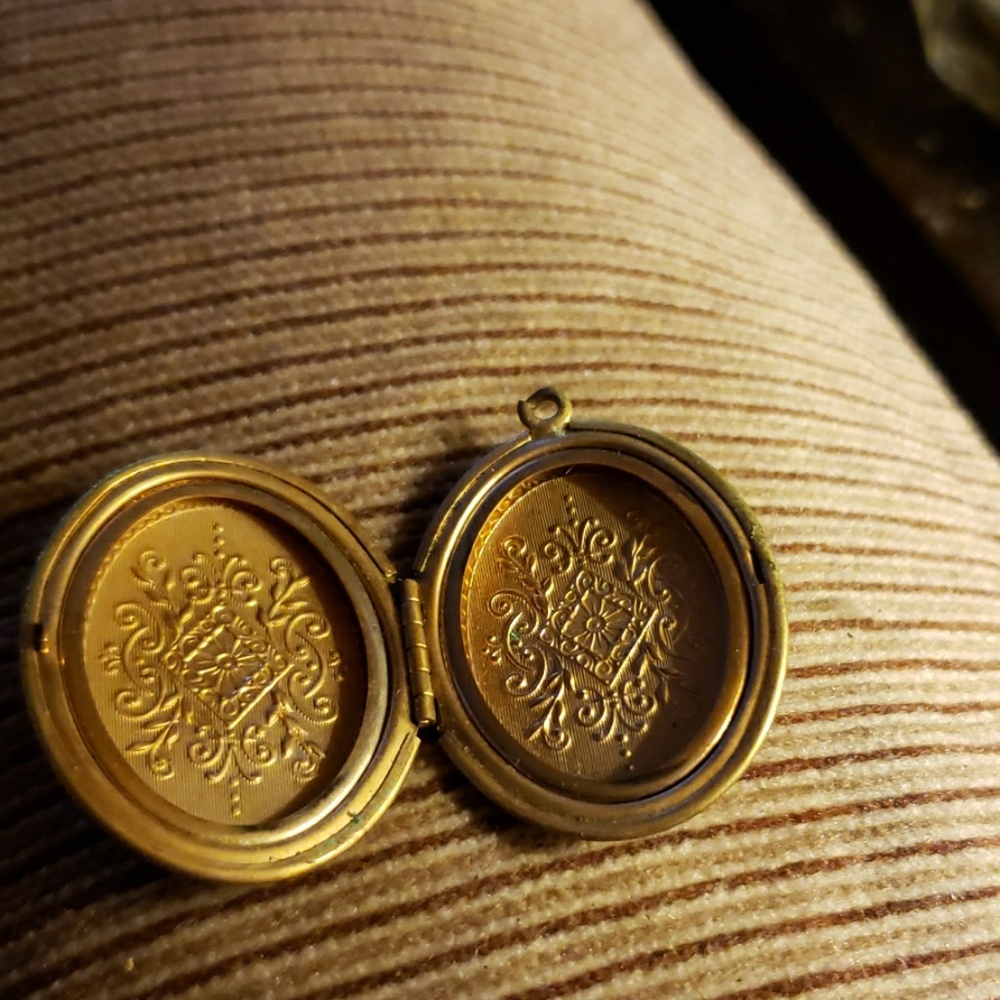 Vintage antiques locket - Picture 3 of 7